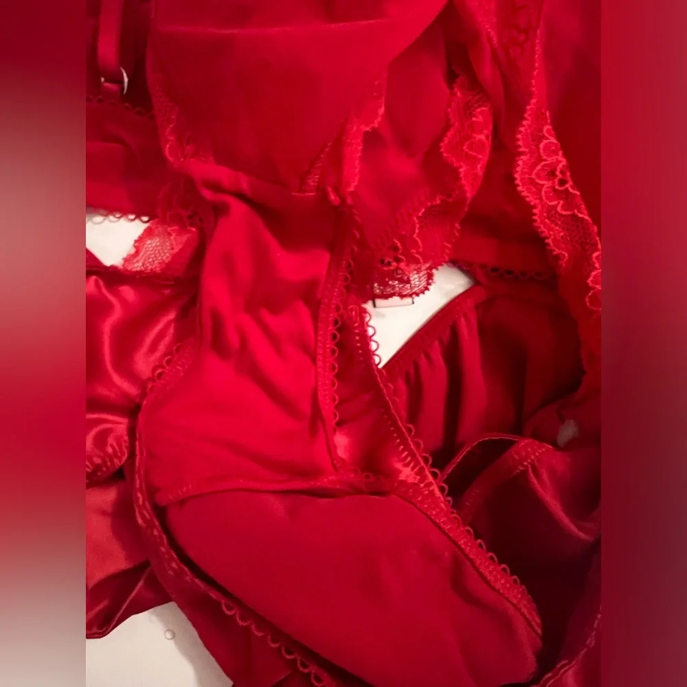 Bundle 💕Victoria's Secret 💕Red Satin Chemise with Bow Accents & Sleepshirt &🎁